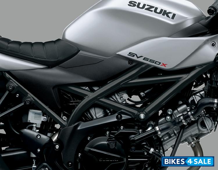 Suzuki 2024 SV650X - Colored trellis frame