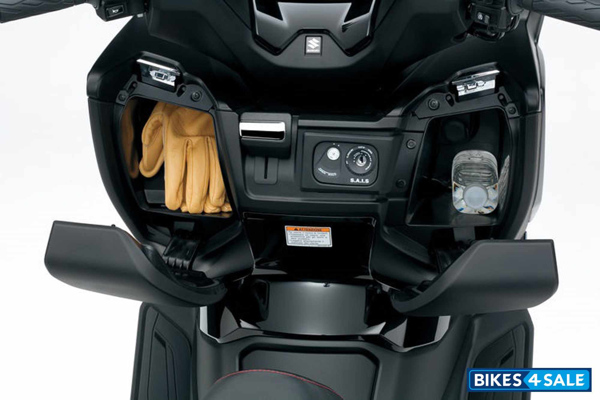 Suzuki Burgman 400 2026 Front Storage