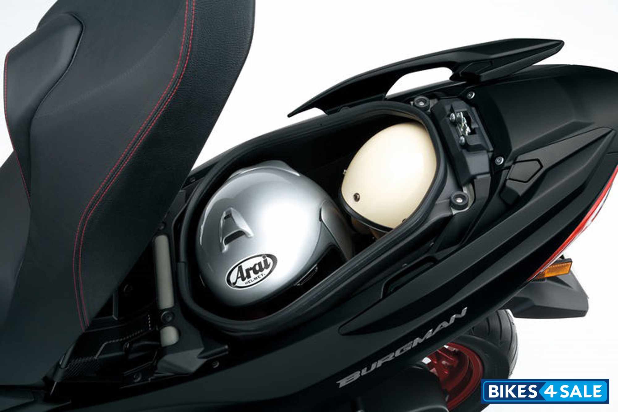 Suzuki Burgman 400 2026 Under Storage