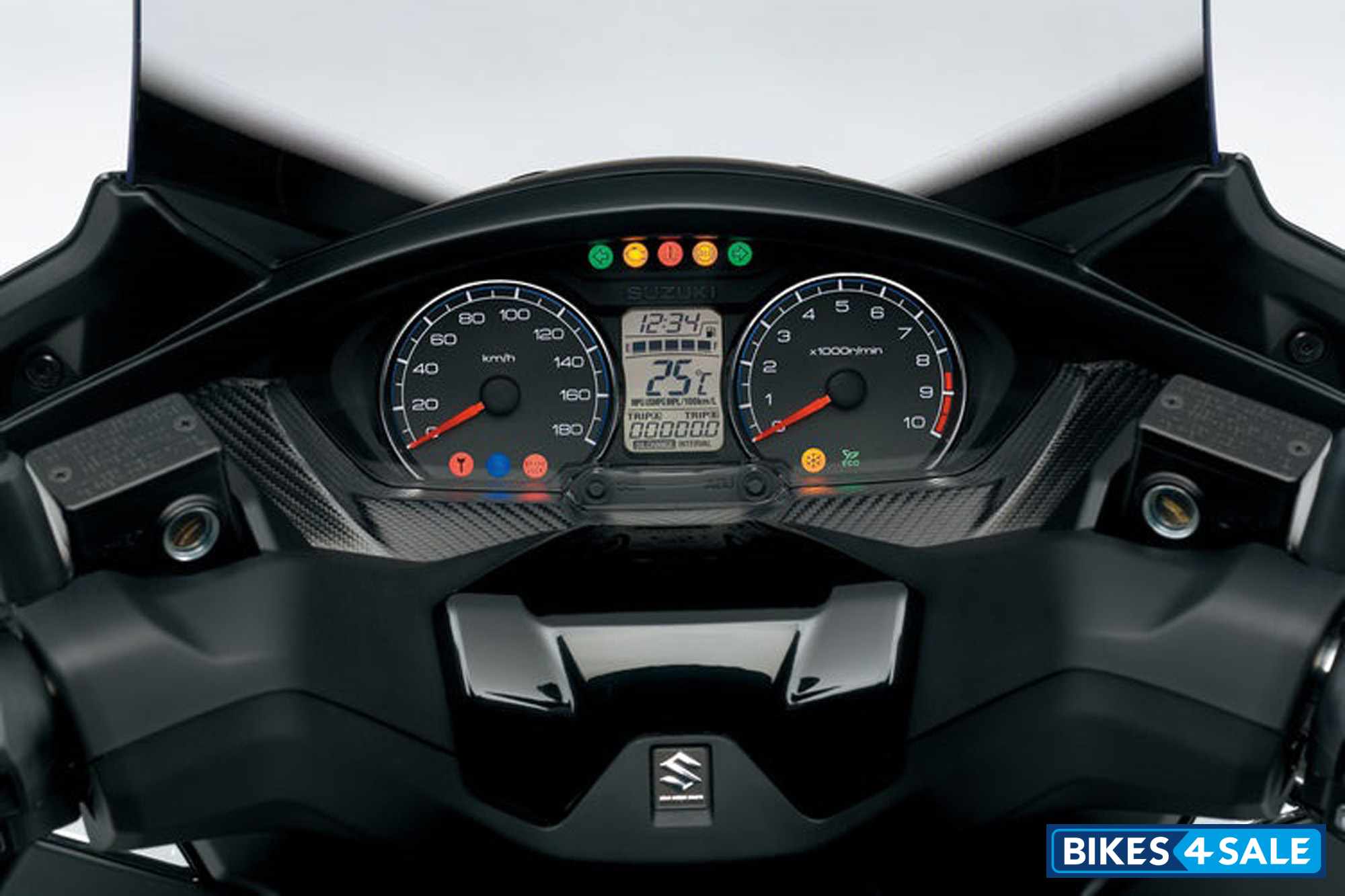 Suzuki Burgman 400 2026 Multi-function instrumentation
