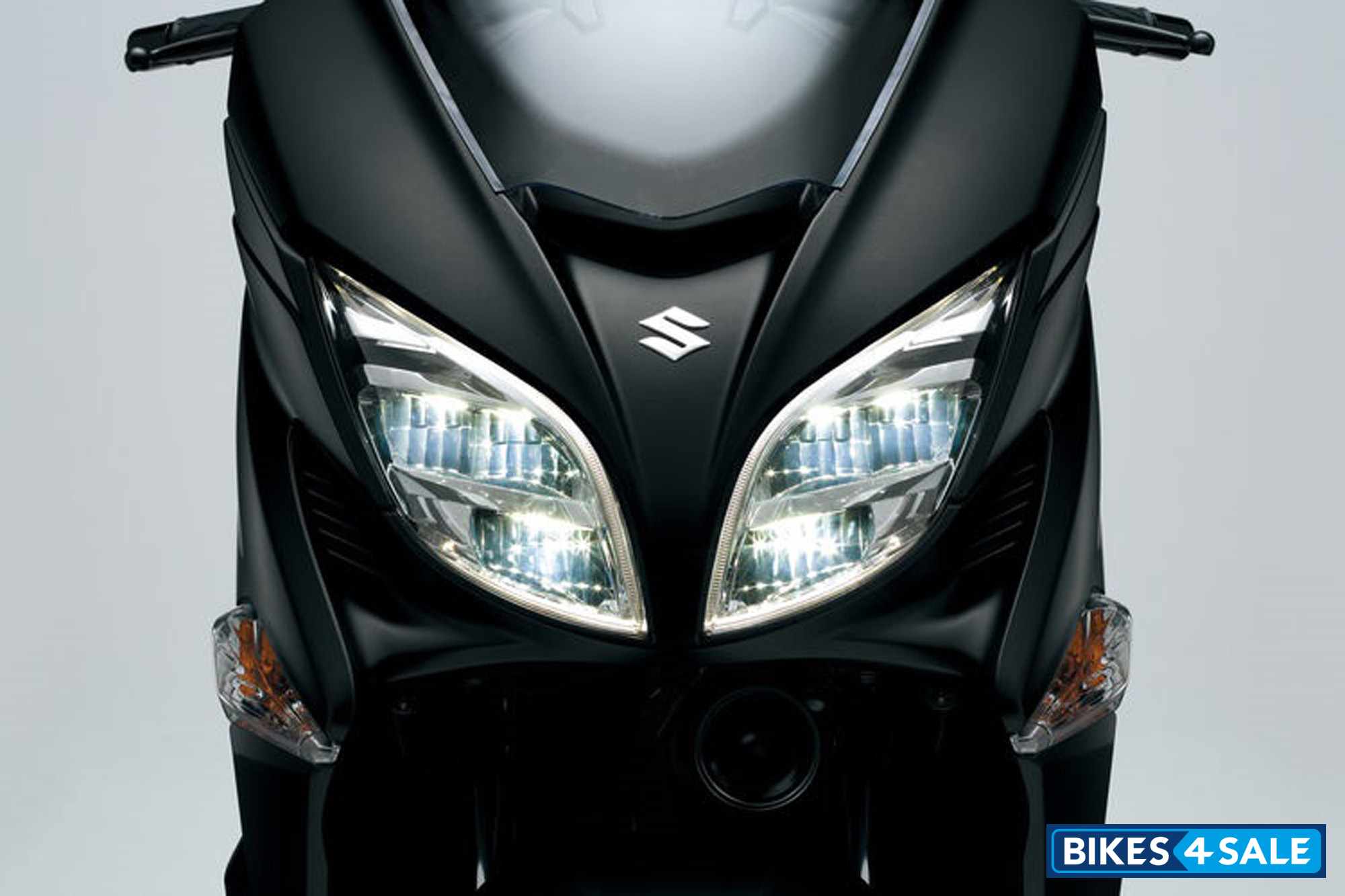 Suzuki Burgman 400 2026 LED headlight