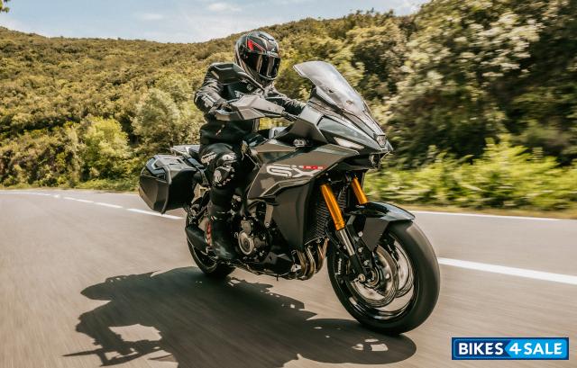 Suzuki GSX-S1000GX Plus