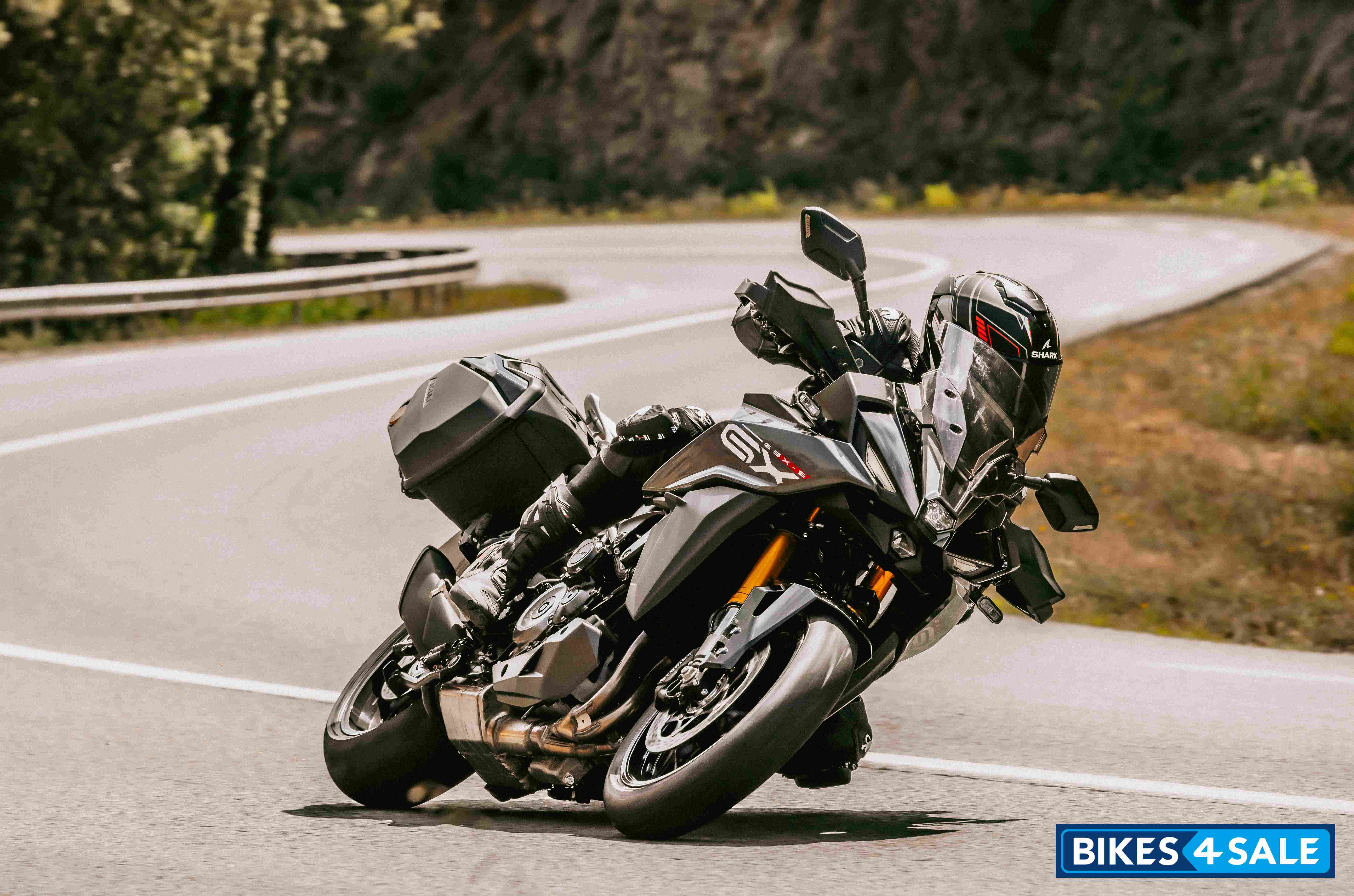 Suzuki GSX-S1000GX Plus