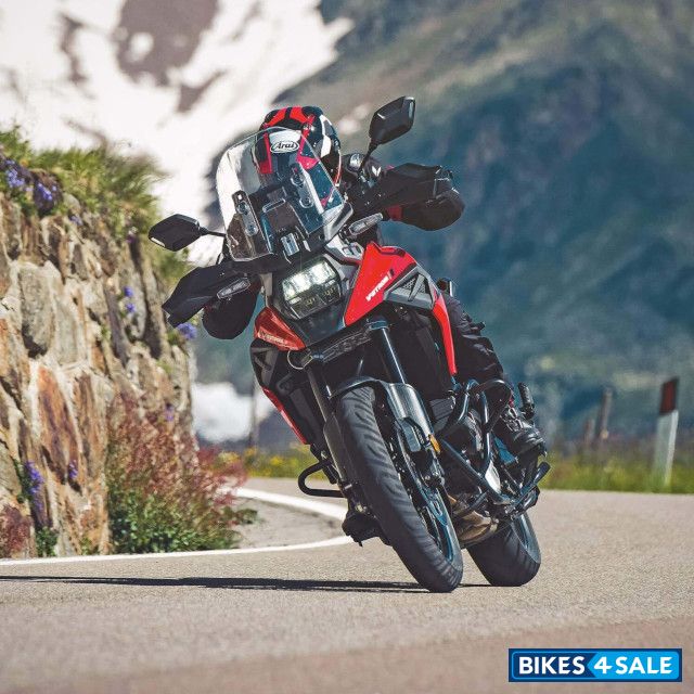 Suzuki V-STROM 1050XT Tour Pearl Brilliant White / Glass Blaze Orange (B1F)