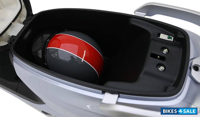 TailG TL1200DT-63(TheLionKing) Storage Space