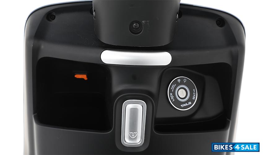 TailG TL1200DT-63(TheLionKing) Front storage space