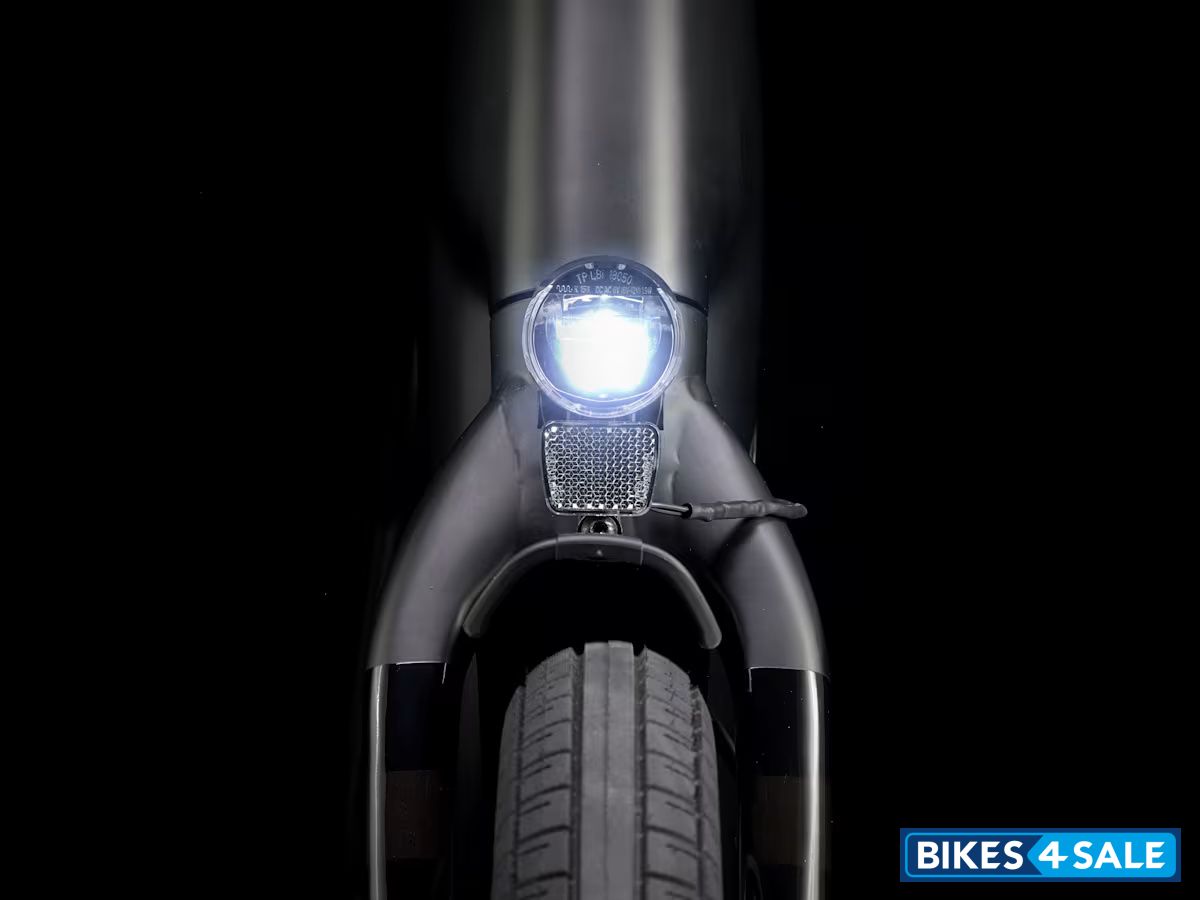 Trek Verve Plus 3 Lowstep Gen 3 Herrmans H-Black MR4-E, 120 lumen, 40 lux, LED, headlight