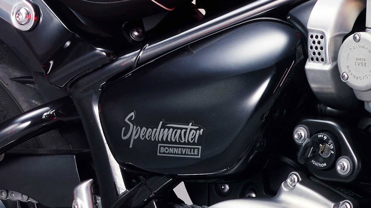 Triumph Bonneville Speedmaster Chrome Edition - Traditional chrome tank badges and Speedmaster logo deliver a mix of heritage