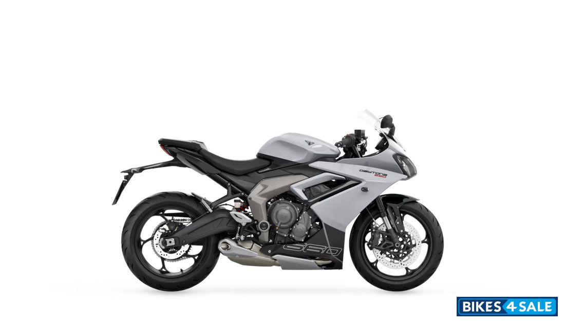 Triumph Daytona 660 Snowdonia White / Sapphire Black