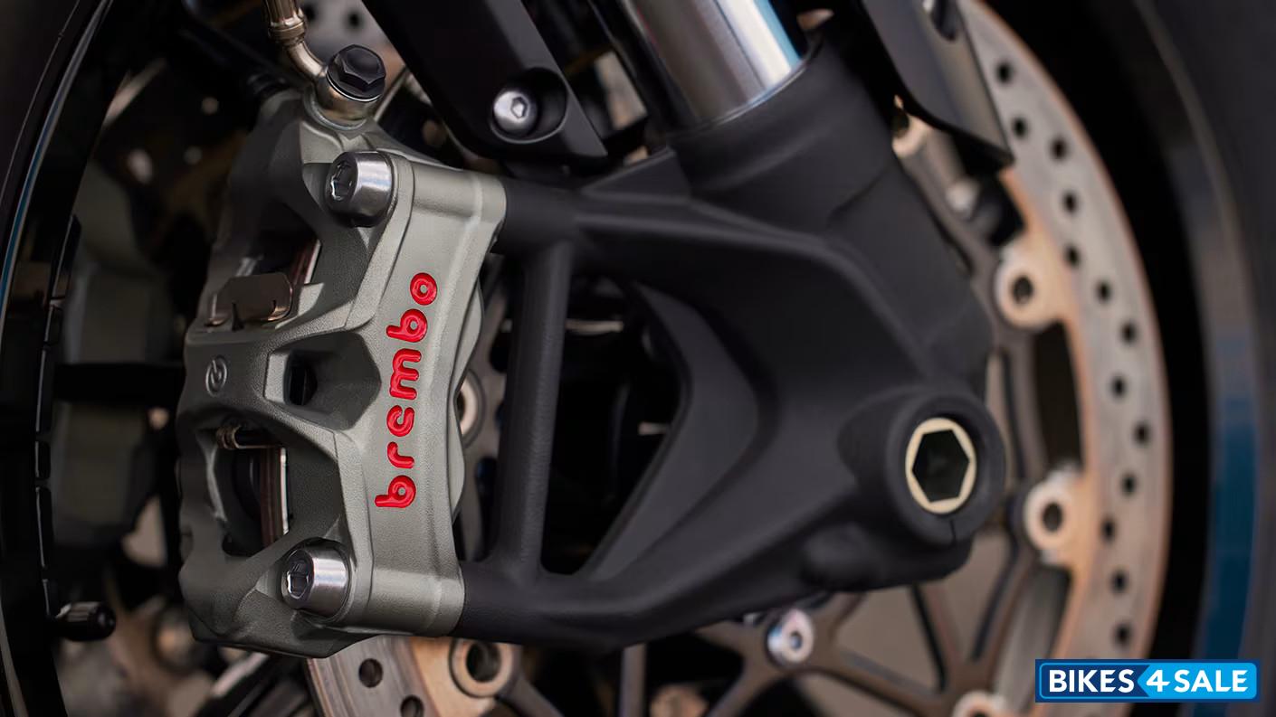 Triumph Rocket 3 Storm R