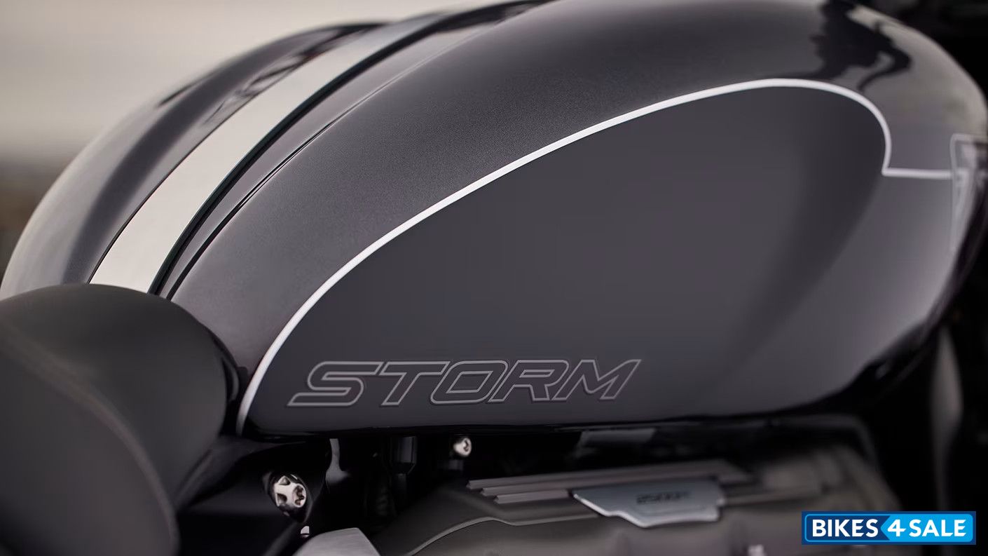 Triumph Rocket 3 Storm R