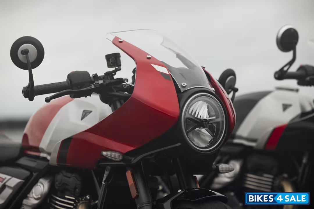 Triumph Thruxton 400