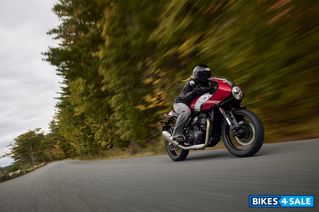 Triumph Thruxton 400