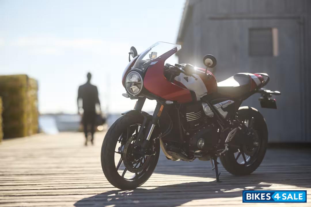 Triumph Thruxton 400