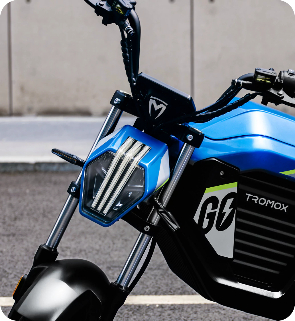 TROMOX Pesgo one LED diamond headlight ×4 with LED waterfall day running light ×3