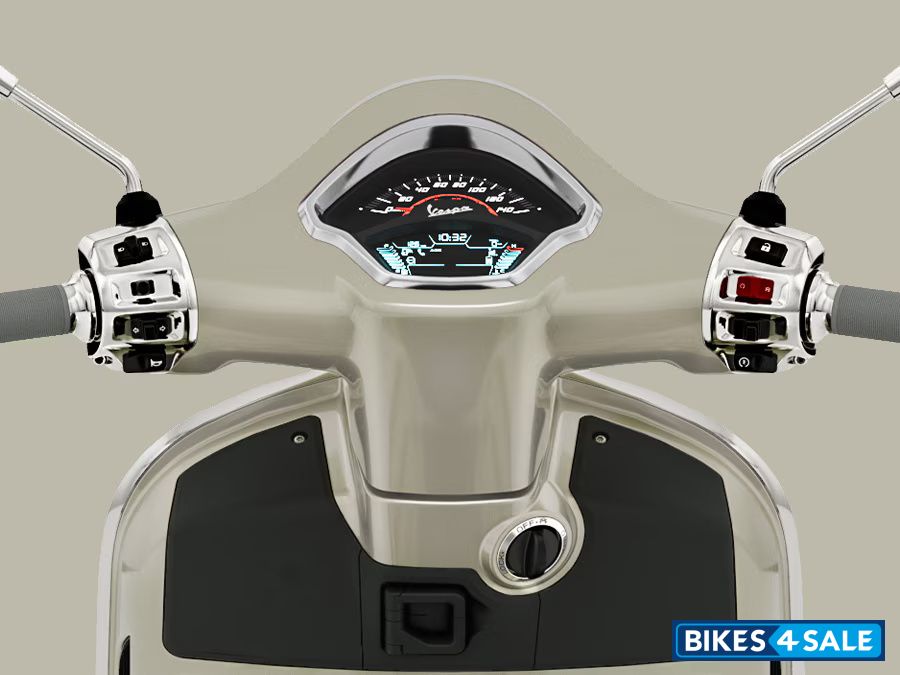 Vespa GTS 2026 3” LCD analogue panel