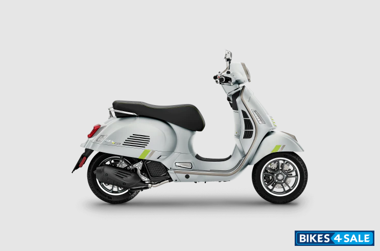 Vespa GTS Super Tech 125 Enthusiastic Gray Matt