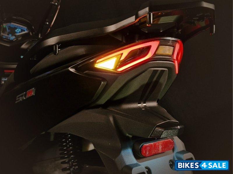 VOGE SR16 2025 LED taillight