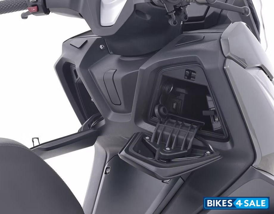 VOGE SR4 Max Large Storage space with USB