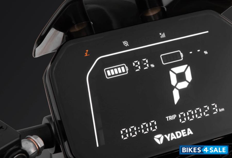 YADEA Keeness 5-inch high-resolution digital meter