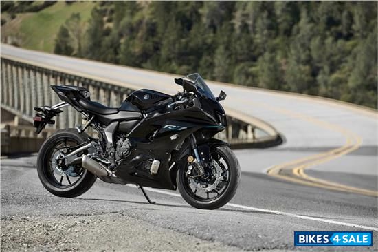 Yamaha 2022 YZF-R7 Performance Black