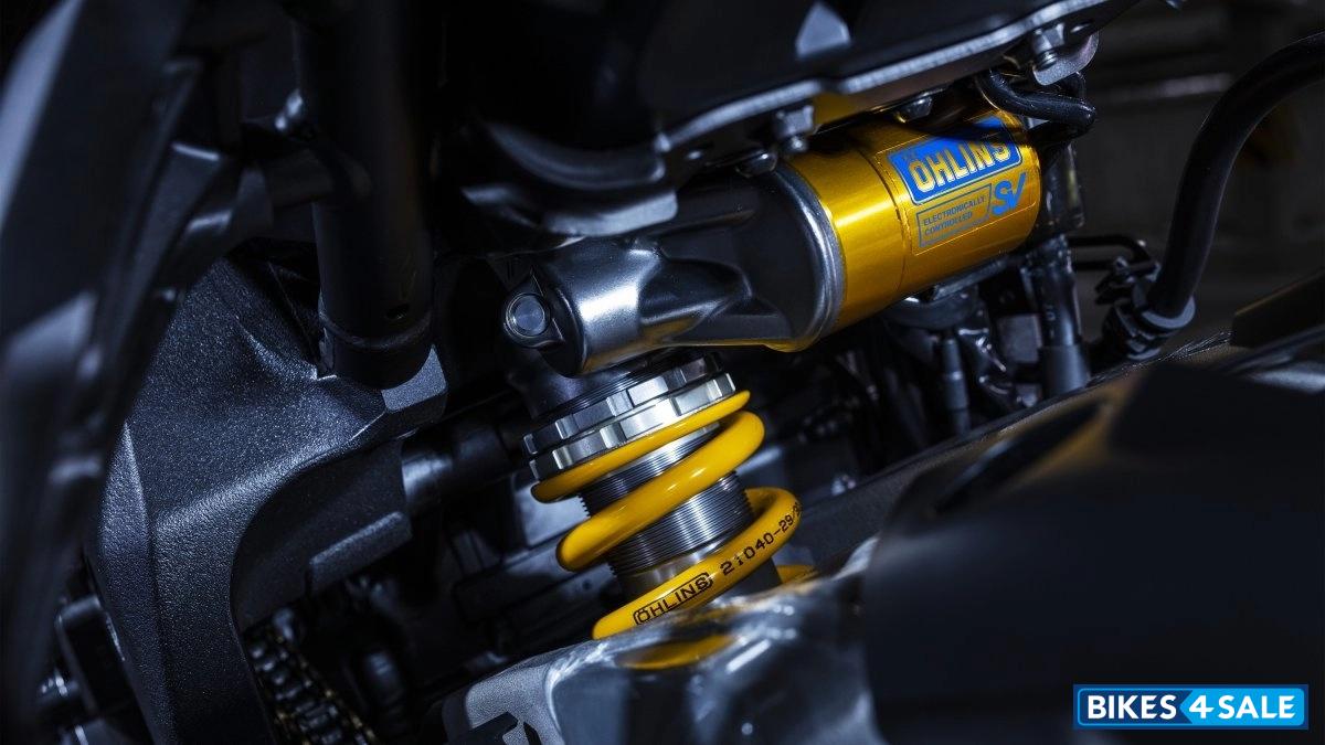 Yamaha MT-10 SP 2026 Ohlins electronically controlled suspension