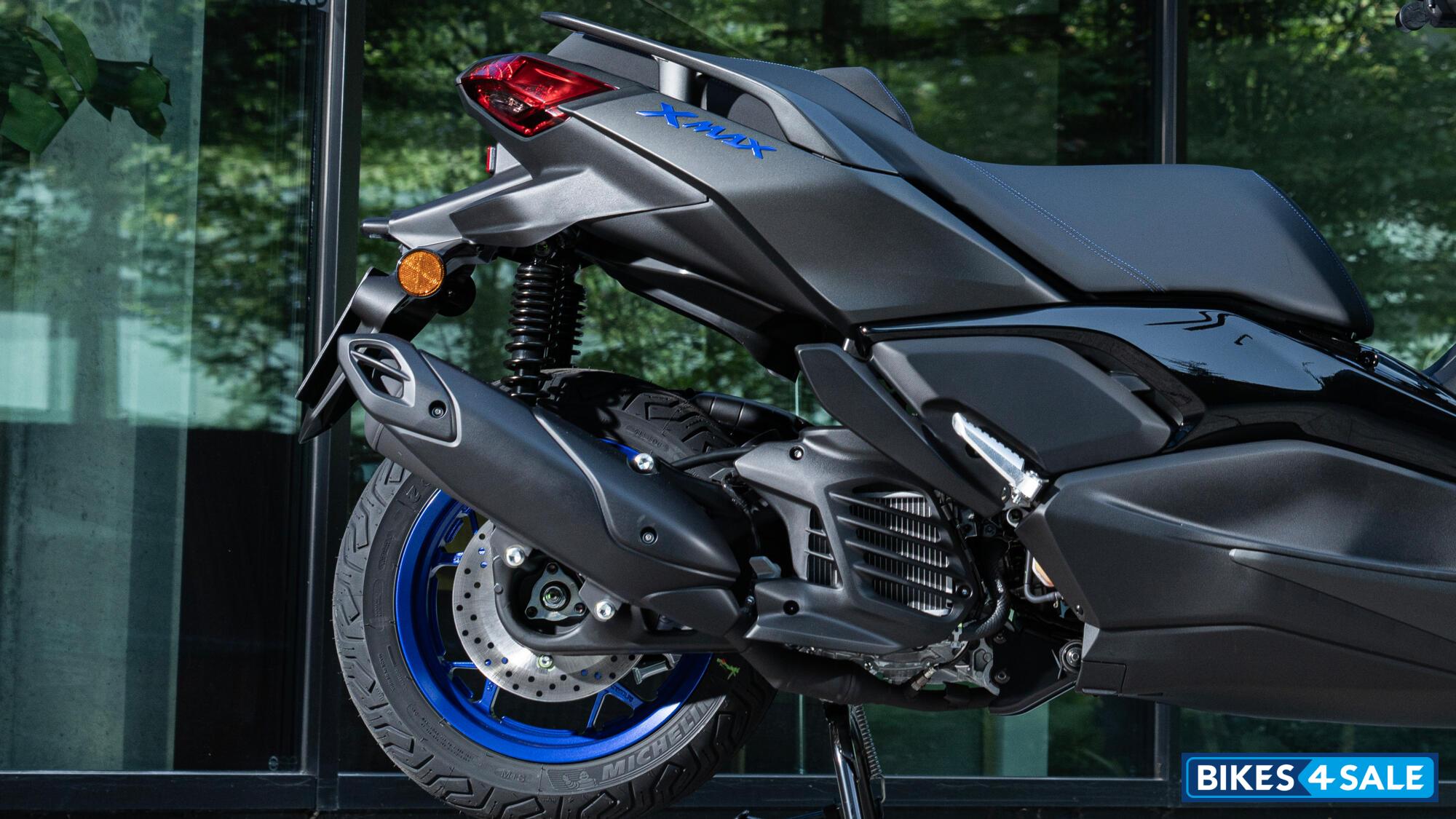 Yamaha XMAX 125 2025 Ergonomic seat with easy access