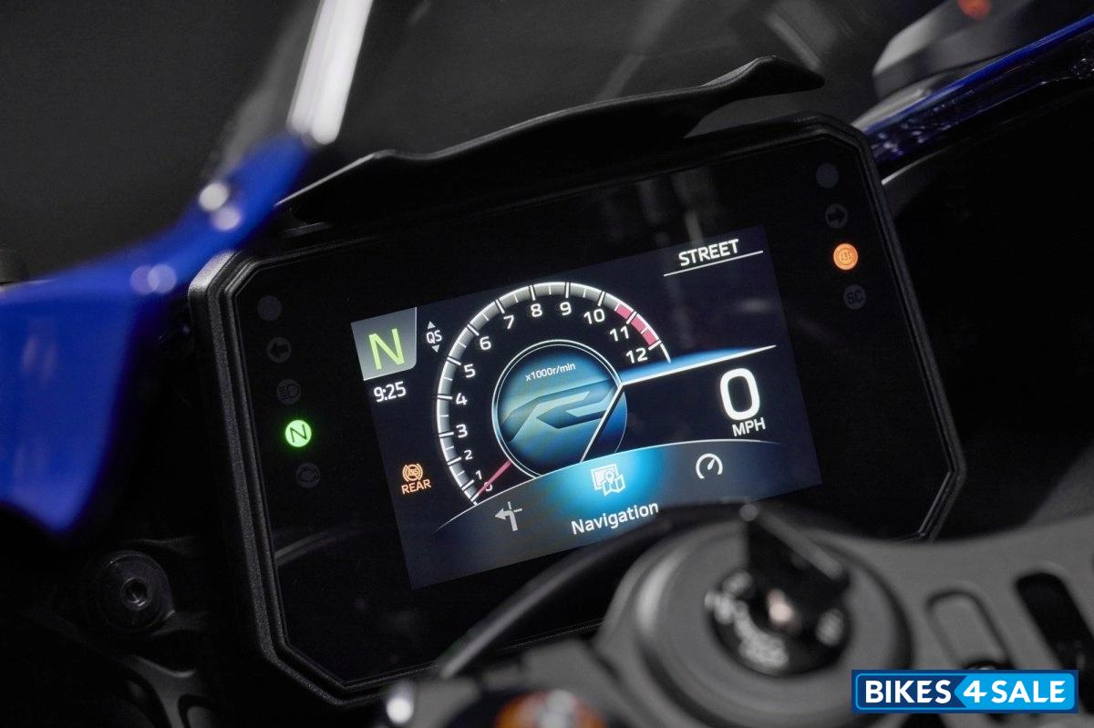 Yamaha YZF-R7 2026 High-contrast LCD instrument display