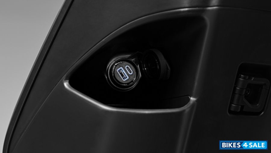 ZEEHO AE7 18W Type-A+C Ports