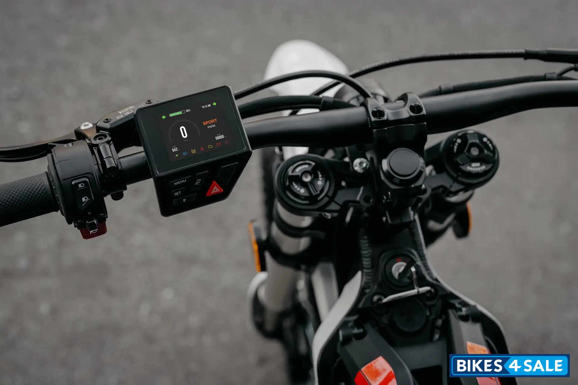 Zero XE 2.4” (61mm) full-color TFT dash