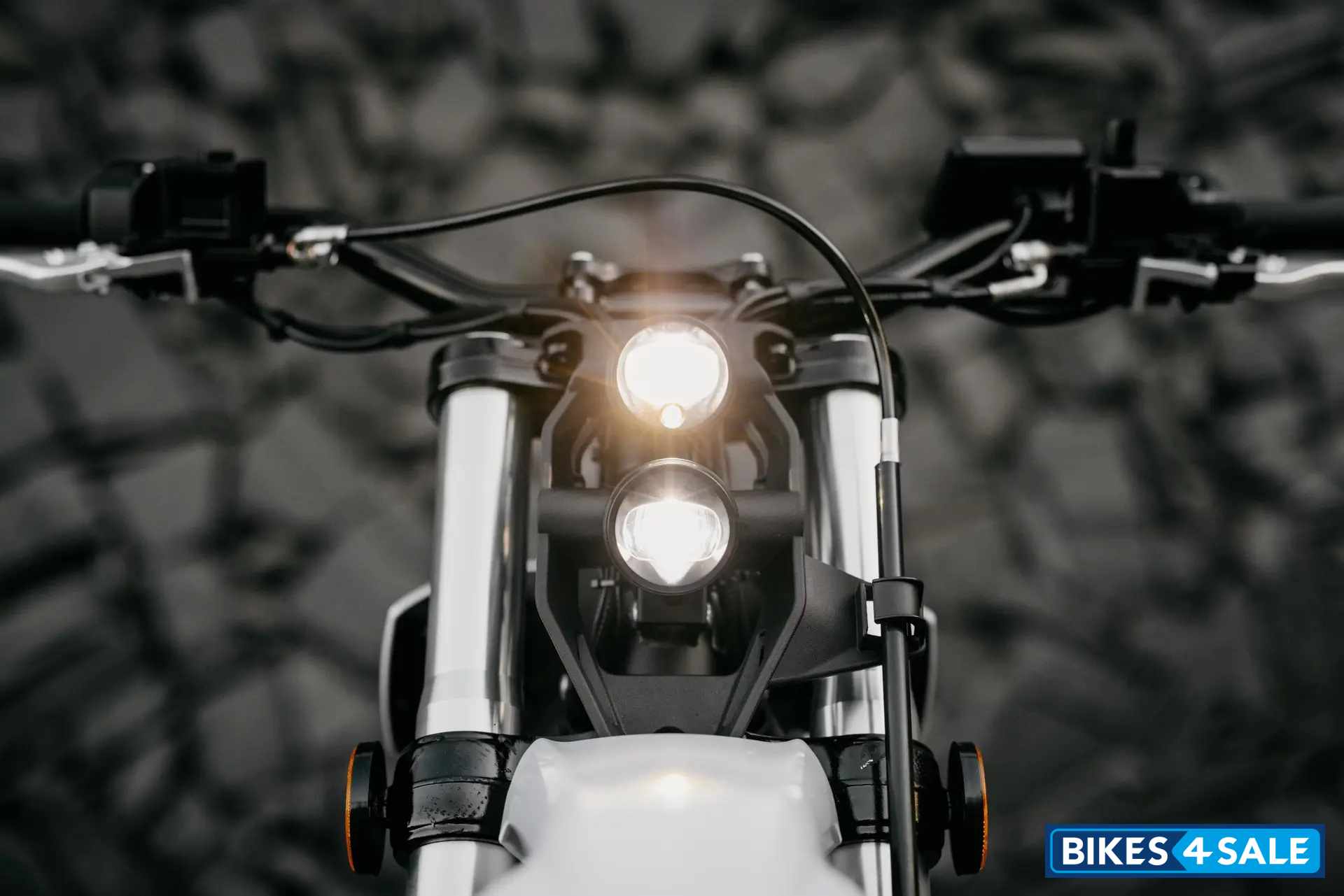 Zero XE Twin-beam high-powered LED headlights